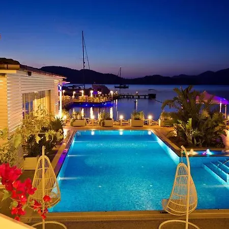 Poseidon Boutique And Yacht Club