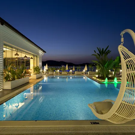 Poseidon Boutique And Yacht Club