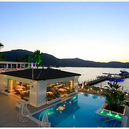 Hotel Poseidon Boutique And Yacht Club 4*