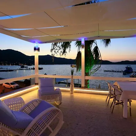 Poseidon Boutique And Yacht Club
