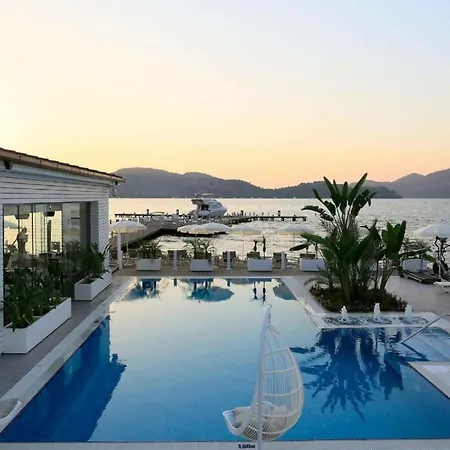 Poseidon Boutique And Yacht Club Hotel 4*