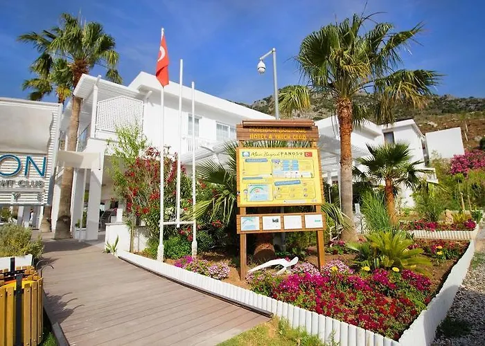Poseidon Boutique And Yacht Club セリミエ