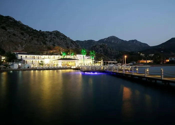 ホテル Poseidon Boutique And Yacht Club セリミエ