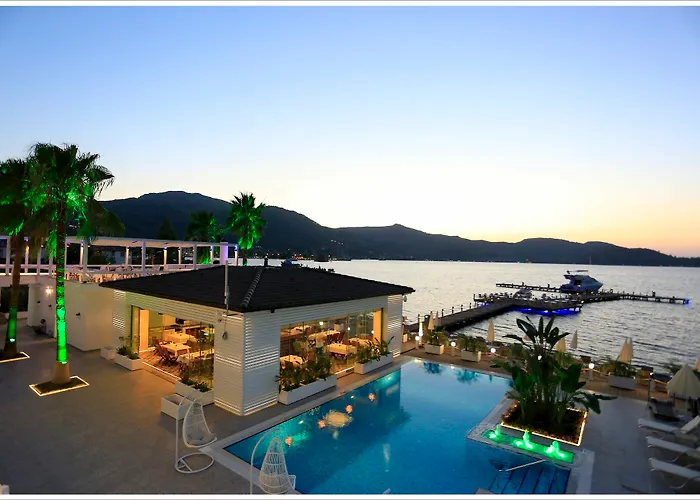 호텔 Poseidon Boutique And Yacht Club 4*