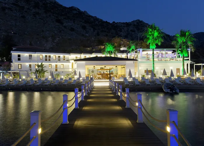 Poseidon Boutique And Yacht Club 4* 셀리미예