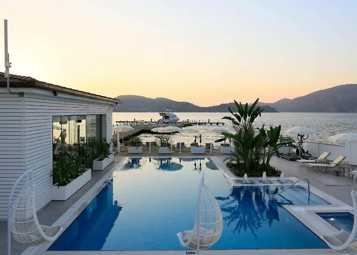 Poseidon Boutique And Yacht Club 호텔 4*